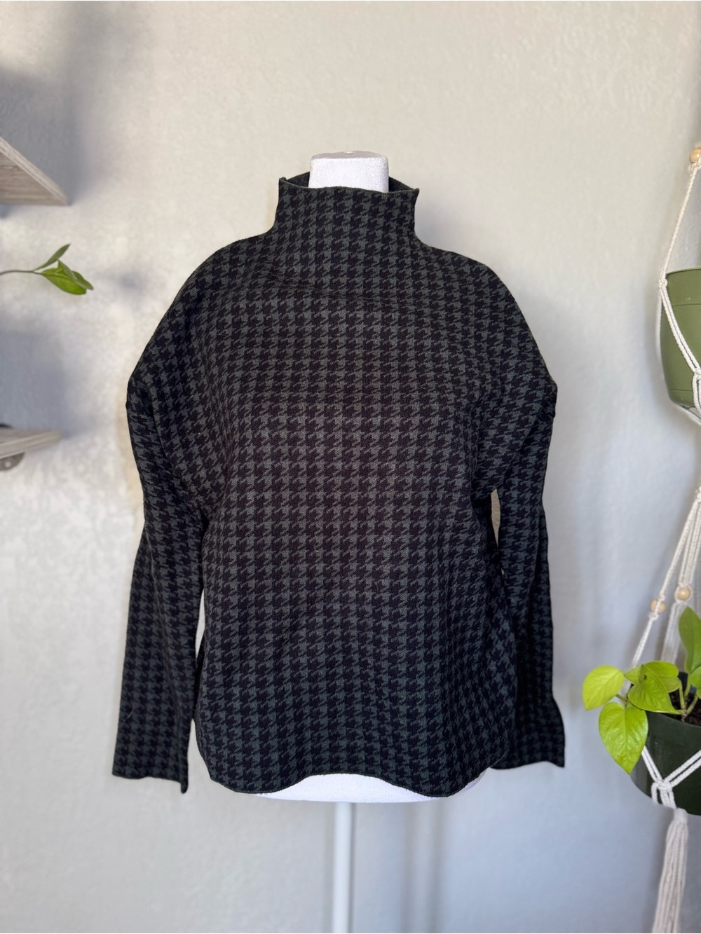 Houndstooth Mock Neck Women’s Sweater - Black/Green